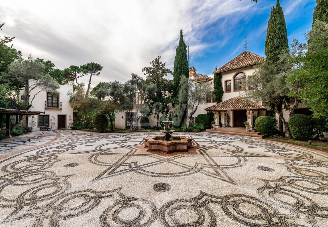 Stunning Italian Renaissance Villa in La Zagaleta Front Line Golf