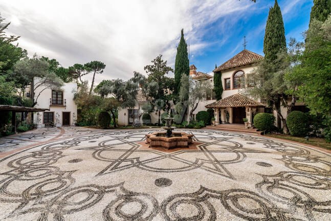 Stunning Italian Renaissance Villa in La Zagaleta Front Line Golf