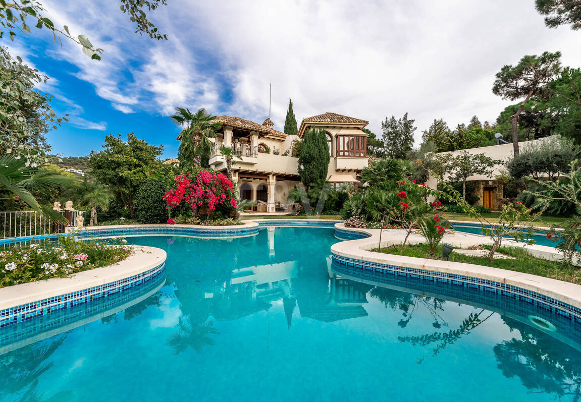 Stunning Italian Renaissance Villa in La Zagaleta Front Line Golf