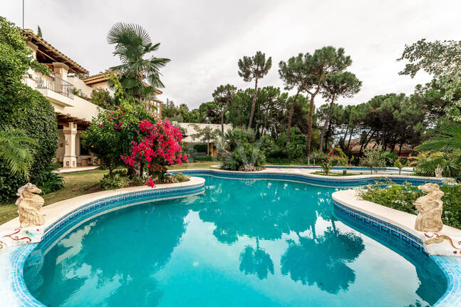 Stunning Italian Renaissance Villa in La Zagaleta Front Line Golf