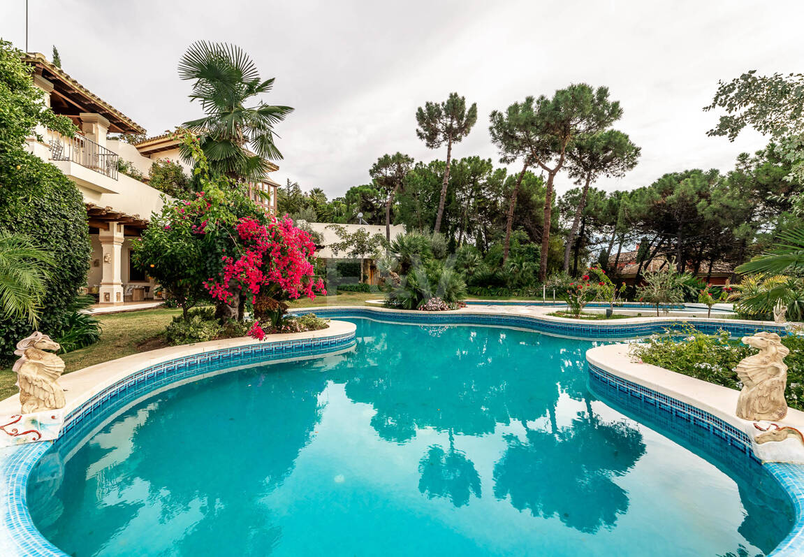 Stunning Italian Renaissance Villa in La Zagaleta Front Line Golf