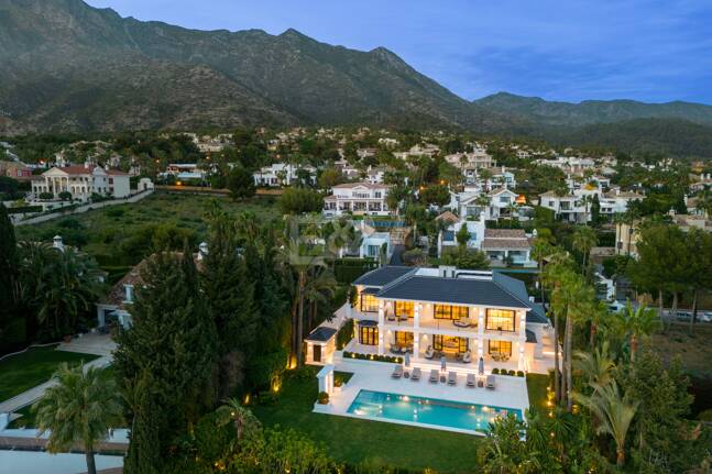 Oöverträffad lyx herrgård med Medelhavet Visningar i Sierra Blanca