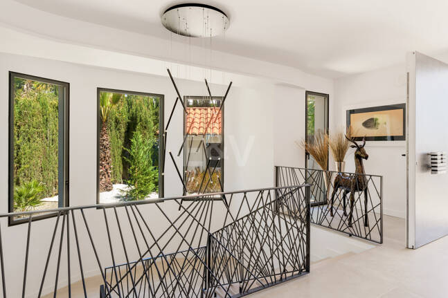 Stilvolle Villa in Nagüeles mit Meer- und Bergblick