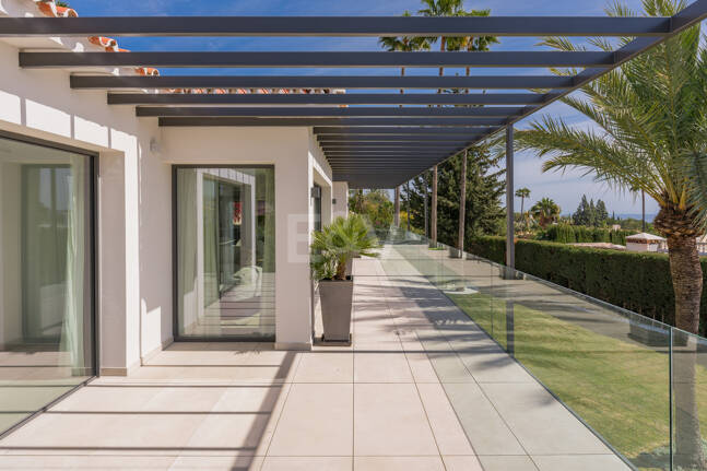 Stilvolle Villa in Nagüeles mit Meer- und Bergblick