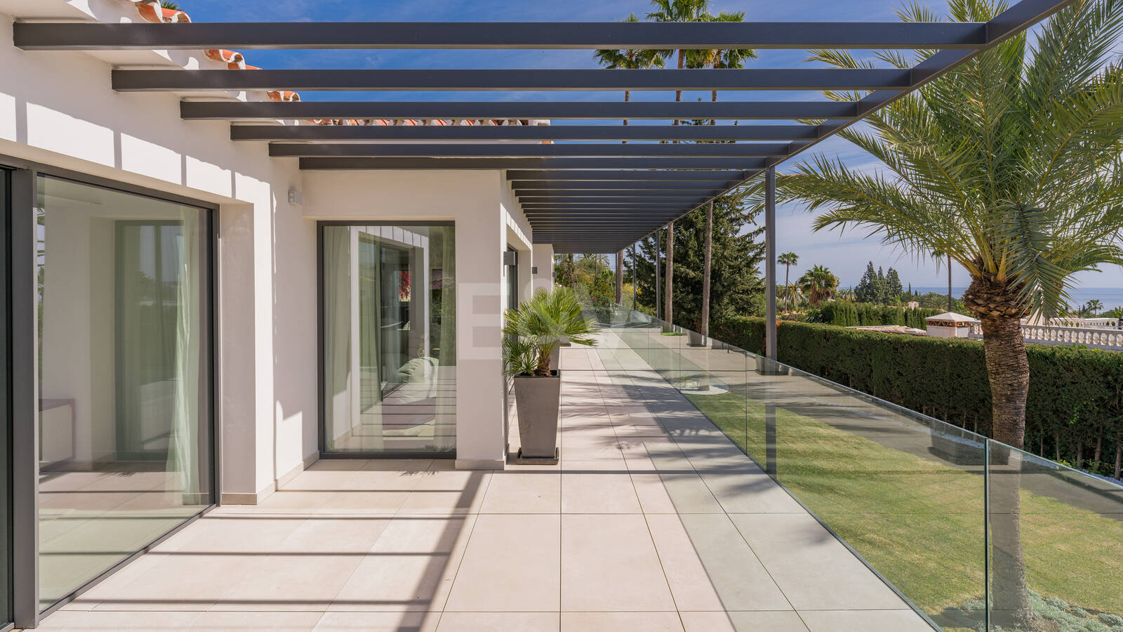 Stilvolle Villa in Nagüeles mit Meer- und Bergblick