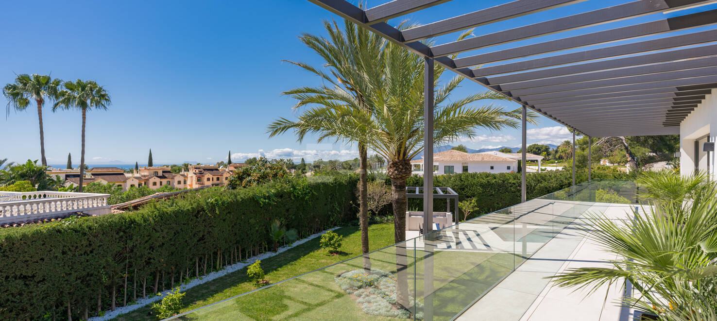 Stylowa willa w Nagüeles z widokiem na morze i góry