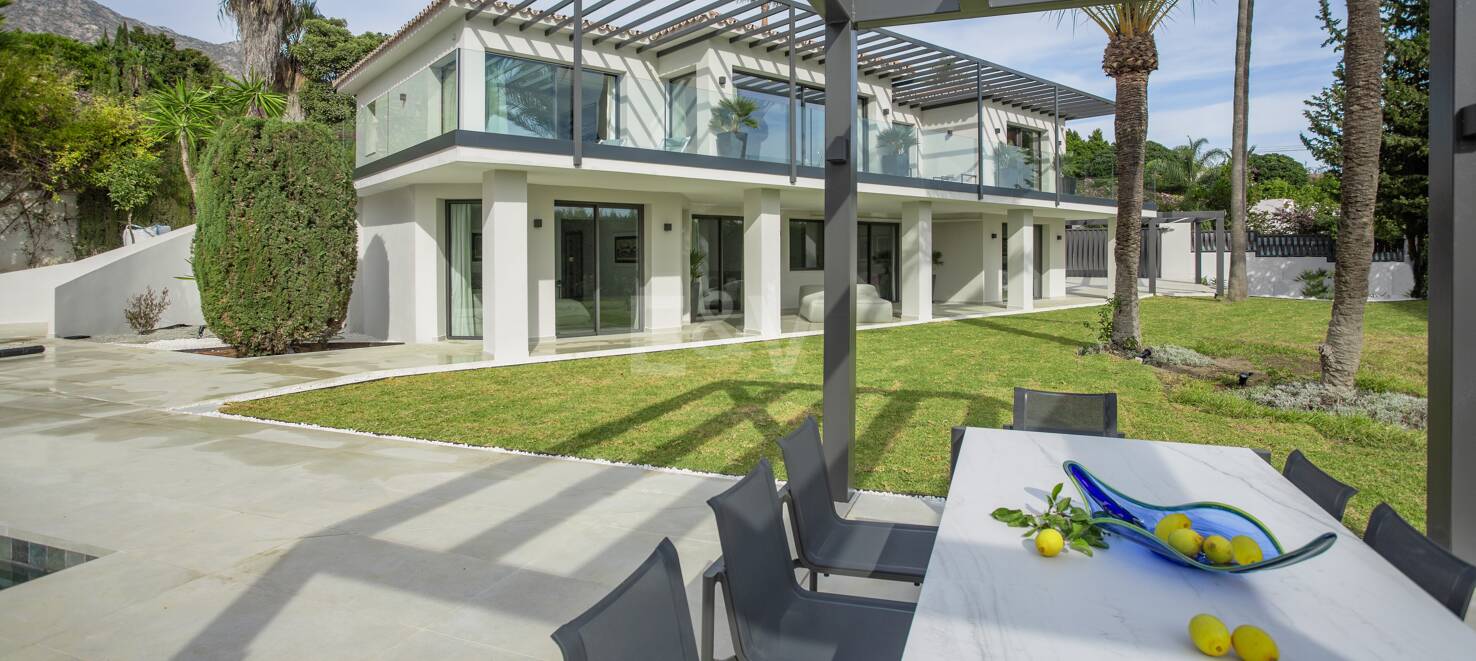 Stilvolle Villa in Nagüeles mit Meer- und Bergblick
