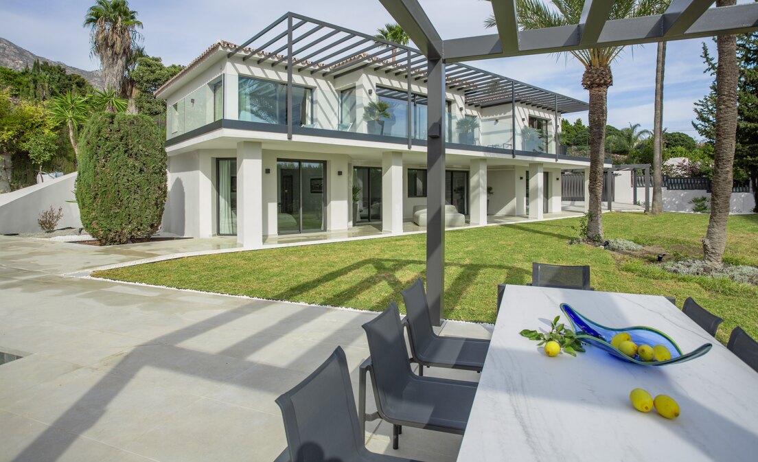 Stylish Villa in Nagüeles with Sea and Mountain Views