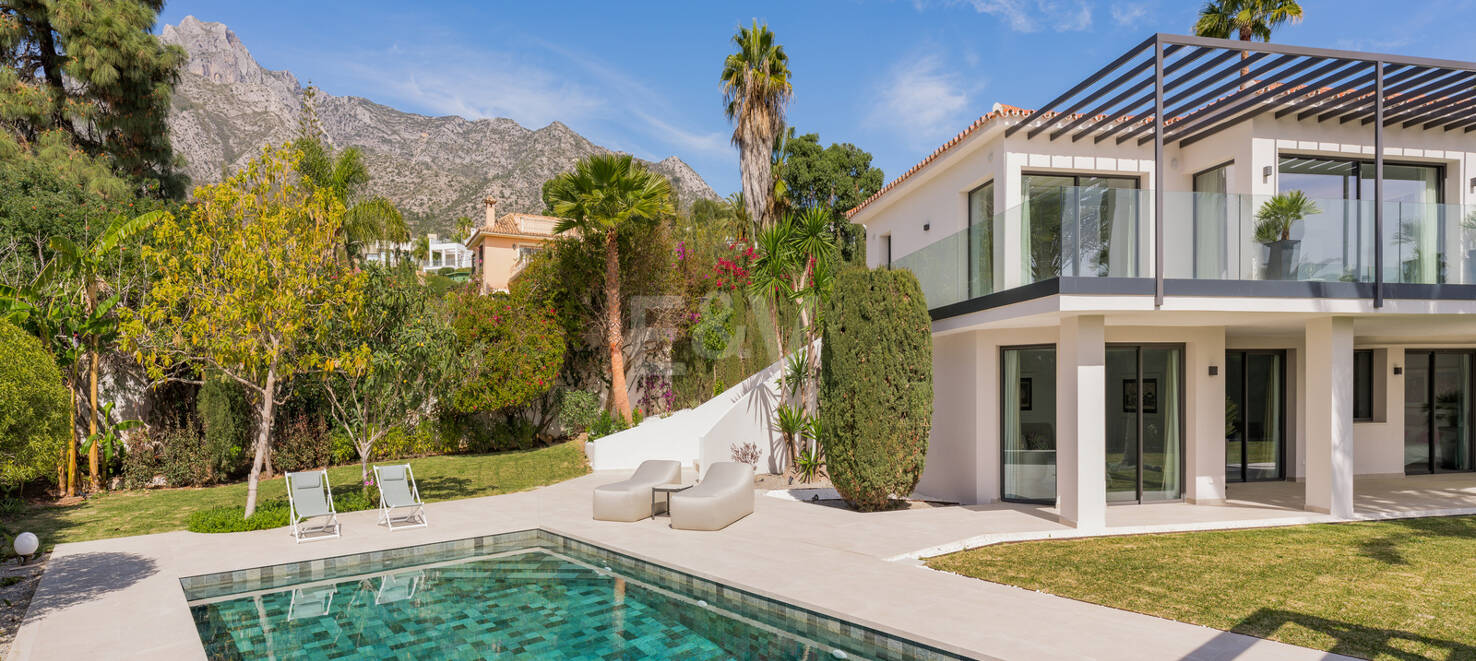 Stylowa willa w Nagüeles z widokiem na morze i góry