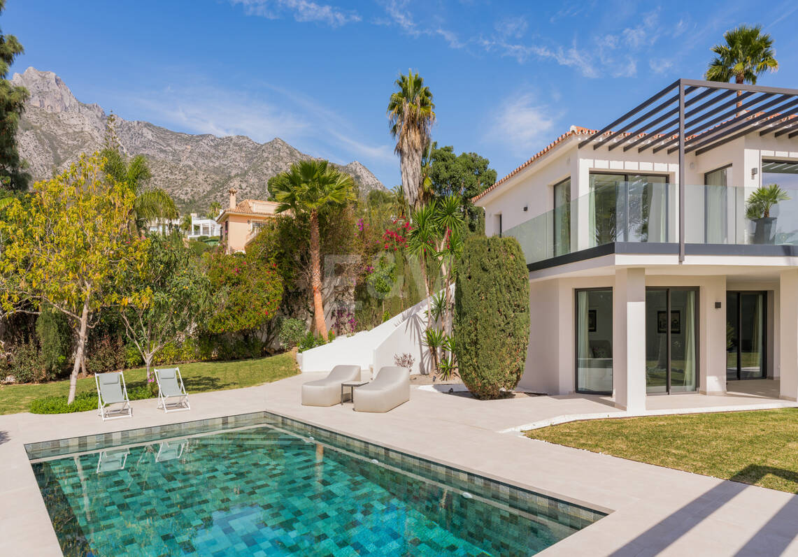 Stylish Villa à Nagüeles avec vue sur la mer et la montagne