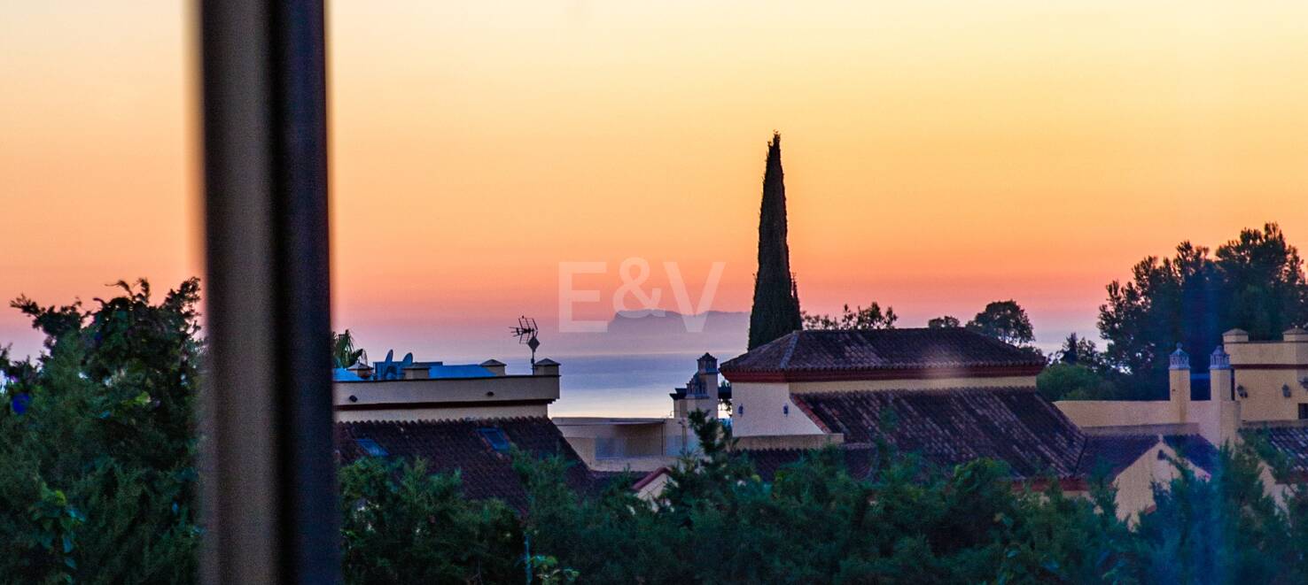 Stilvolle Villa in Nagüeles mit Meer- und Bergblick