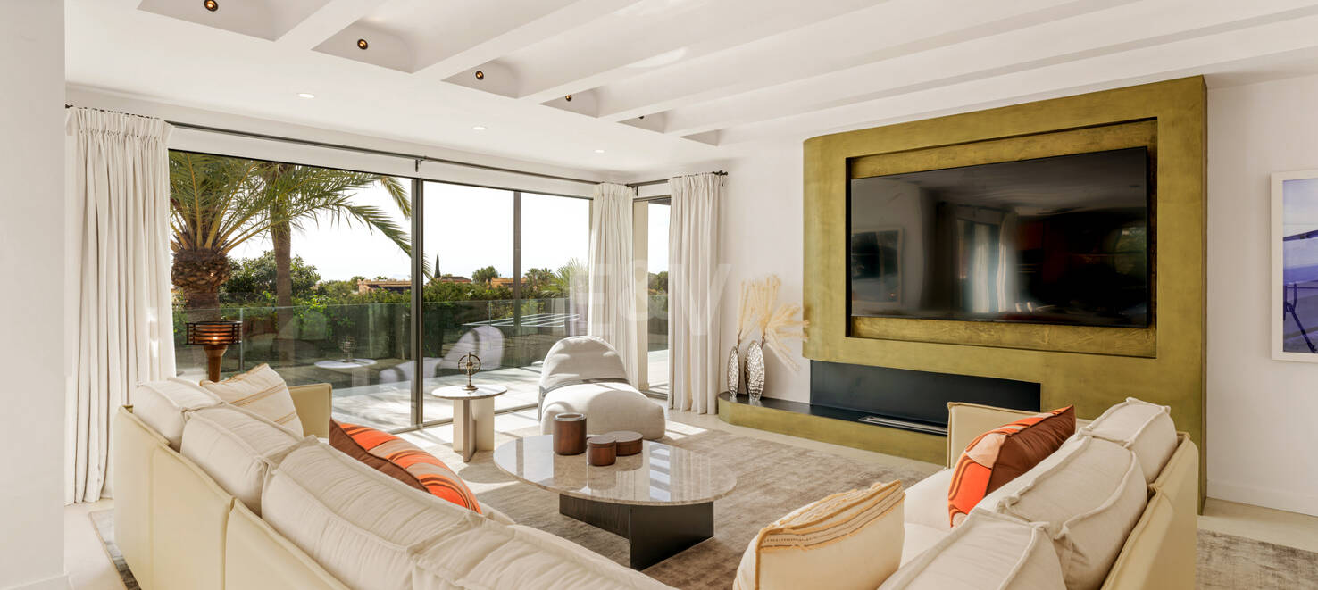 Stylowa willa w Nagüeles z widokiem na morze i góry