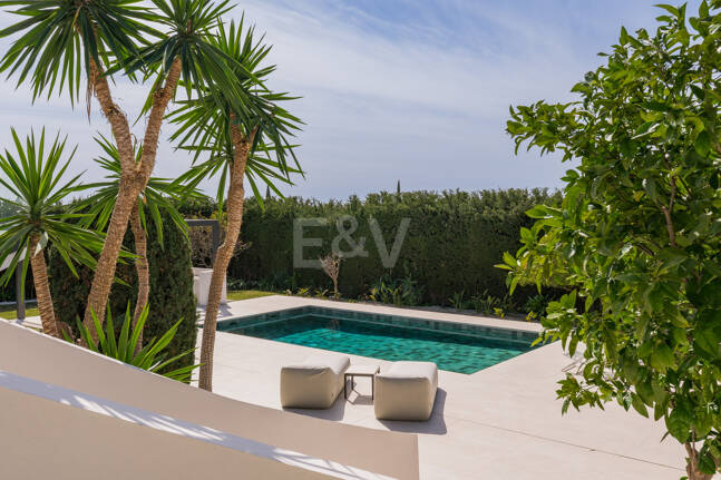 Stilvolle Villa in Nagüeles mit Meer- und Bergblick