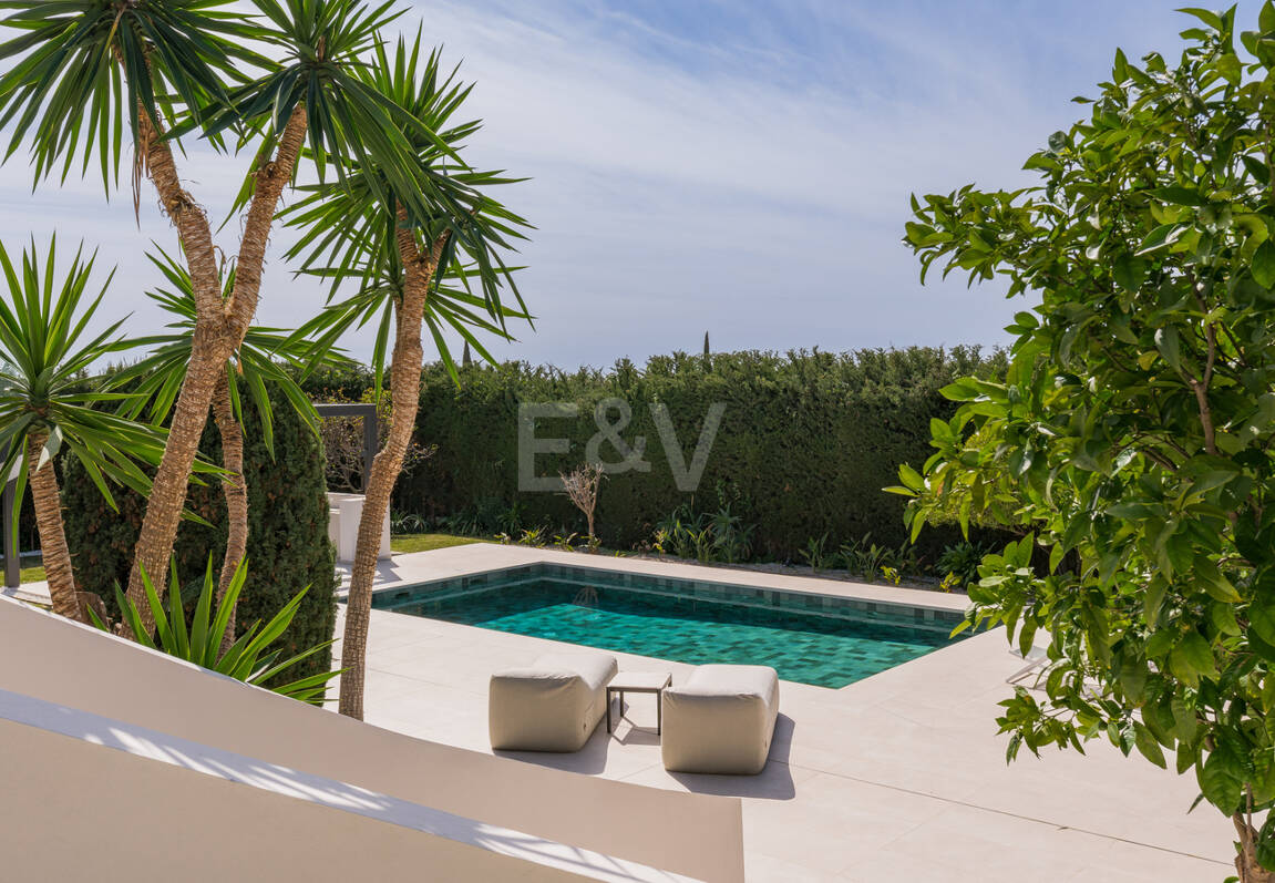 Stilvolle Villa in Nagüeles mit Meer- und Bergblick