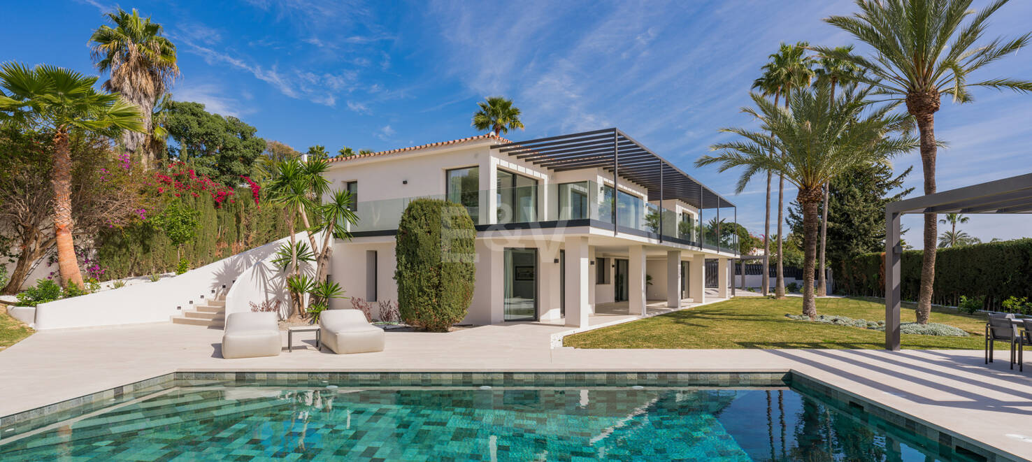 Stylowa willa w Nagüeles z widokiem na morze i góry