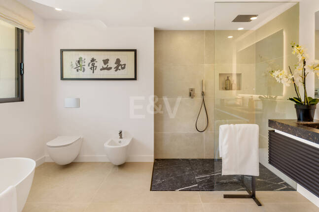 Stilvolle Villa in Nagüeles mit Meer- und Bergblick