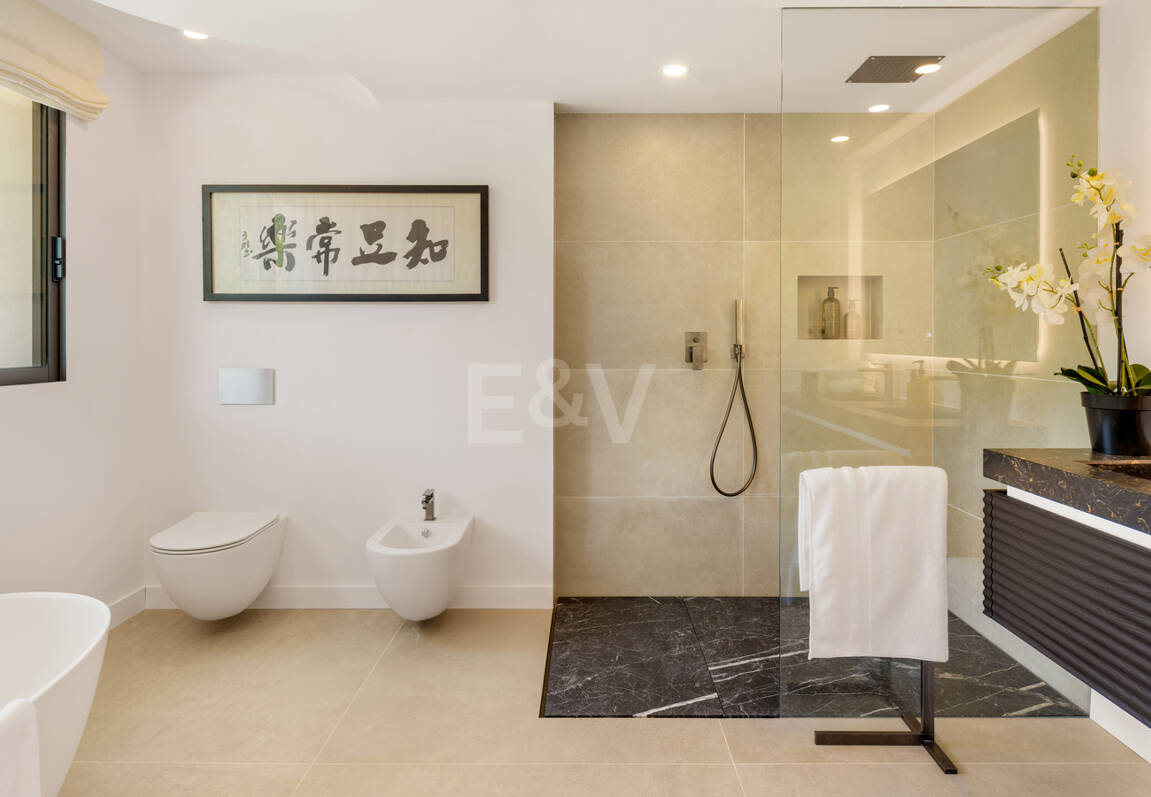 Stilvolle Villa in Nagüeles mit Meer- und Bergblick