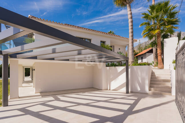 Stilvolle Villa in Nagüeles mit Meer- und Bergblick