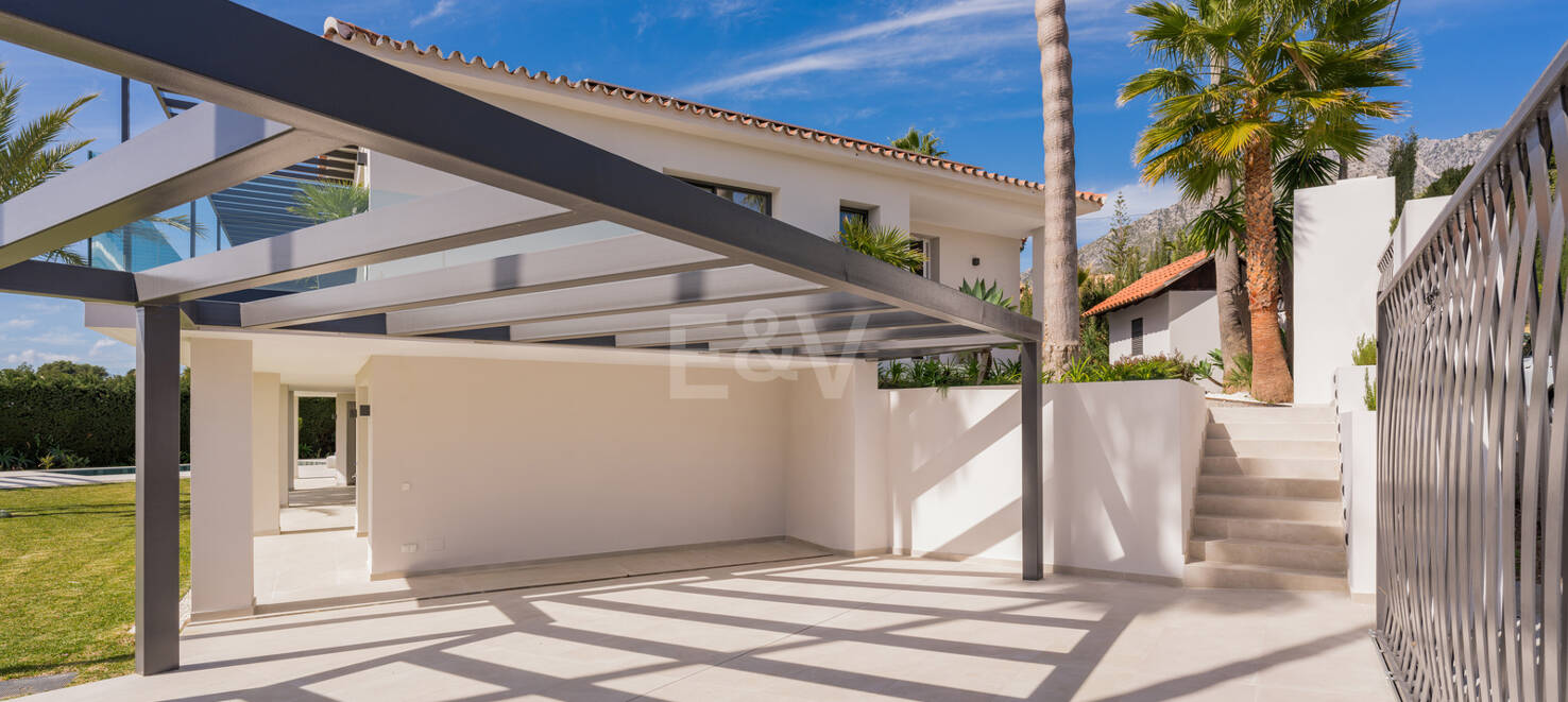 Stylowa willa w Nagüeles z widokiem na morze i góry