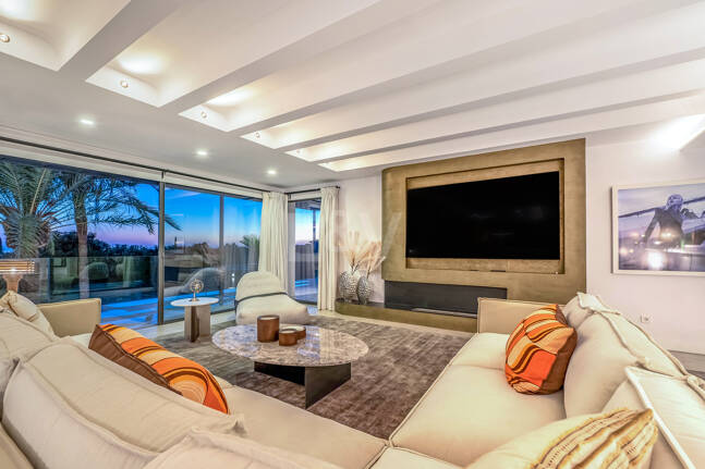 Elegante Villa en Nagüeles, con vistas al mar y la montaña