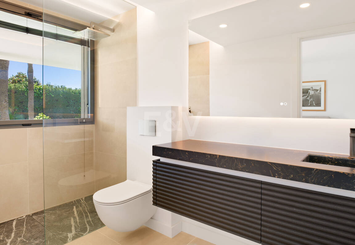 Stilvolle Villa in Nagüeles mit Meer- und Bergblick