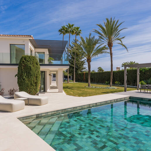 Elegante Villa en Nagüeles, con vistas al mar y la montaña