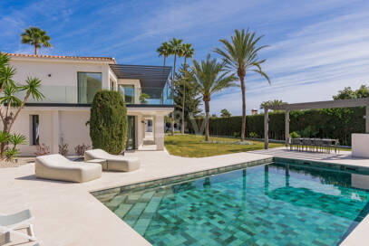Elegante Villa en Nagüeles, con vistas al mar y la montaña