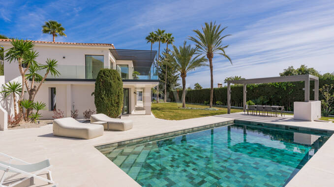 Stylish Villa in Nagüeles with Sea and Mountain Views