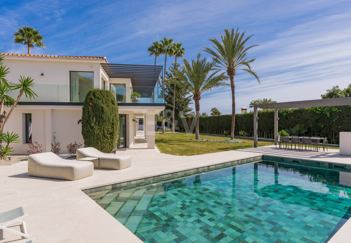 Stilvolle Villa in Nagüeles mit Meer- und Bergblick