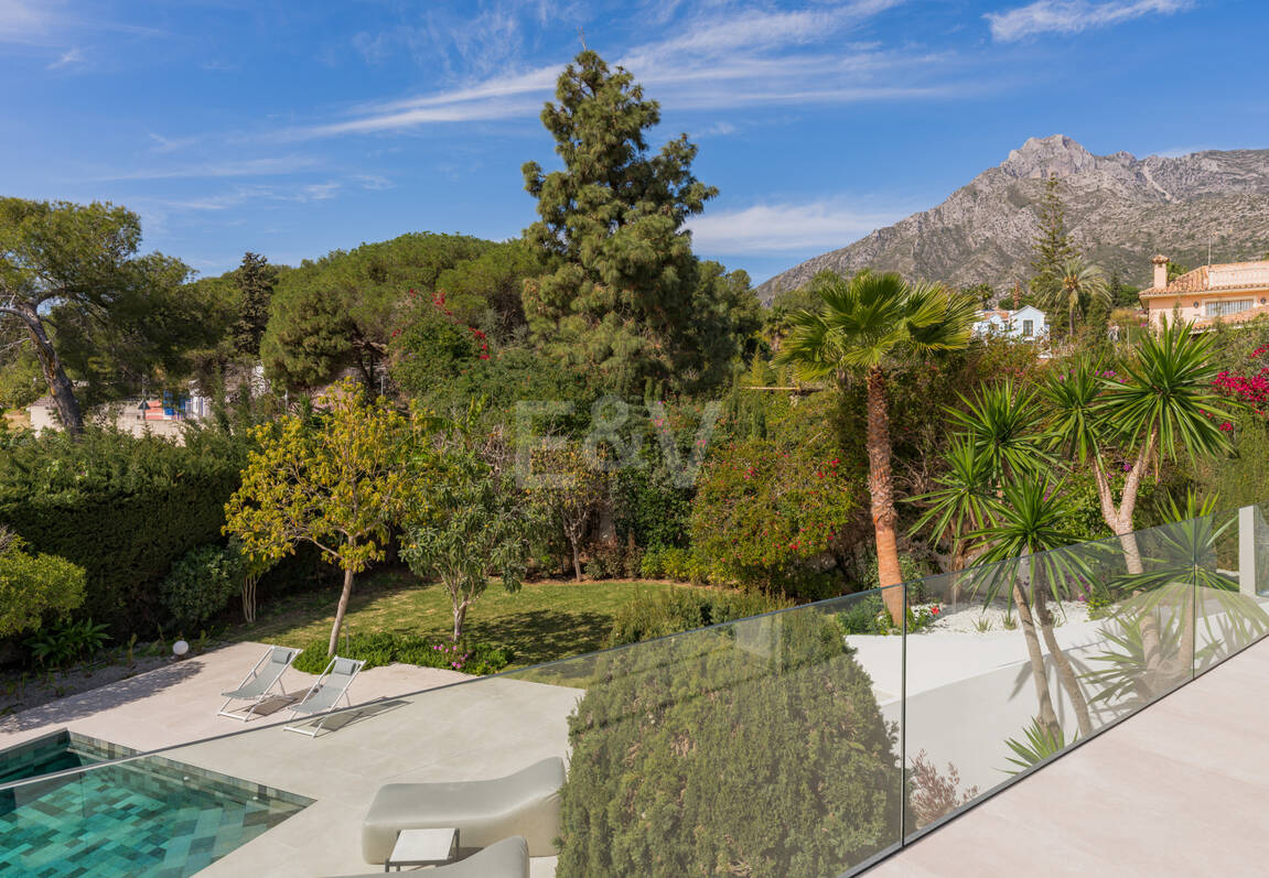 Stilvolle Villa in Nagüeles mit Meer- und Bergblick