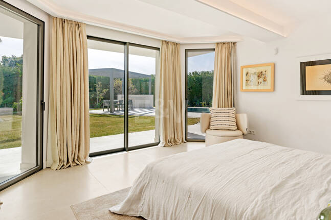 Stilvolle Villa in Nagüeles mit Meer- und Bergblick