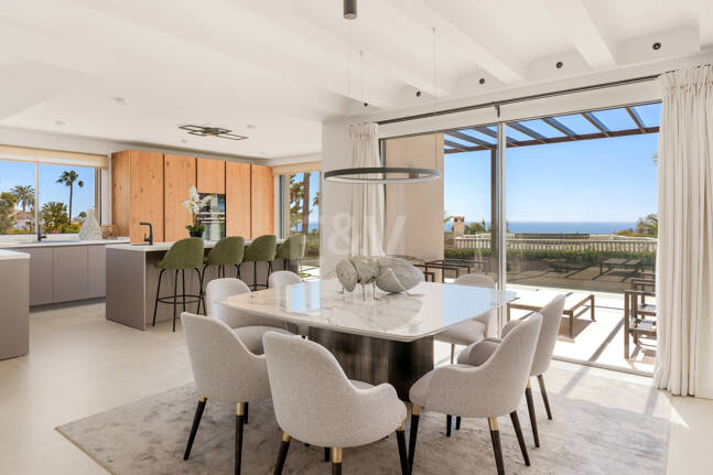 Stilvolle Villa in Nagüeles mit Meer- und Bergblick