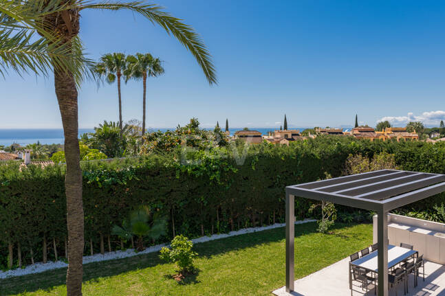Stilvolle Villa in Nagüeles mit Meer- und Bergblick
