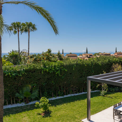 Stylowa willa w Nagüeles z widokiem na morze i góry