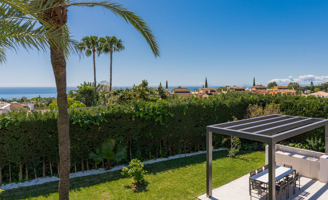 Elegante Villa en Nagüeles, con vistas al mar y la montaña