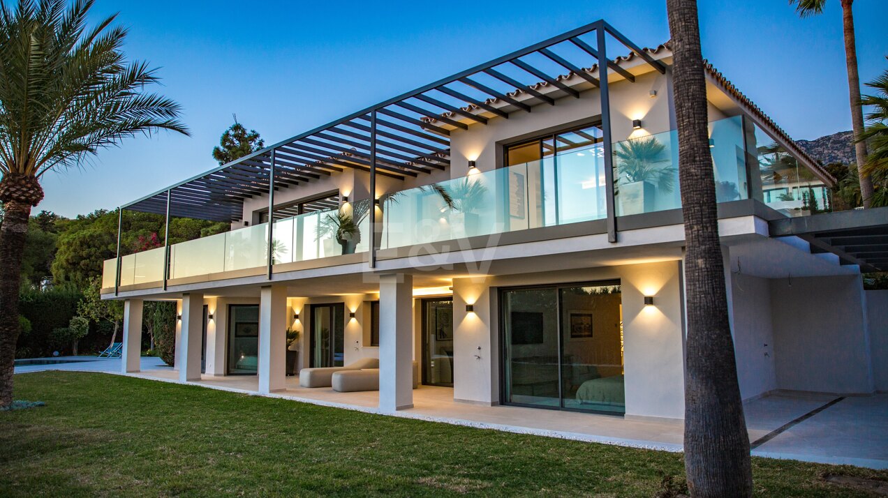 Elegante Villa en Nagüeles, con vistas al mar y la montaña