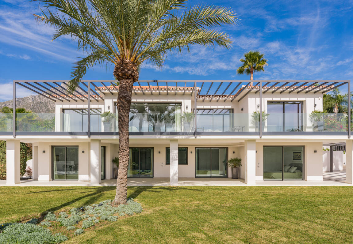 Stilvolle Villa in Nagüeles mit Meer- und Bergblick