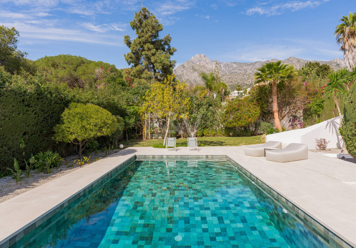 Stylish Villa à Nagüeles avec vue sur la mer et la montagne