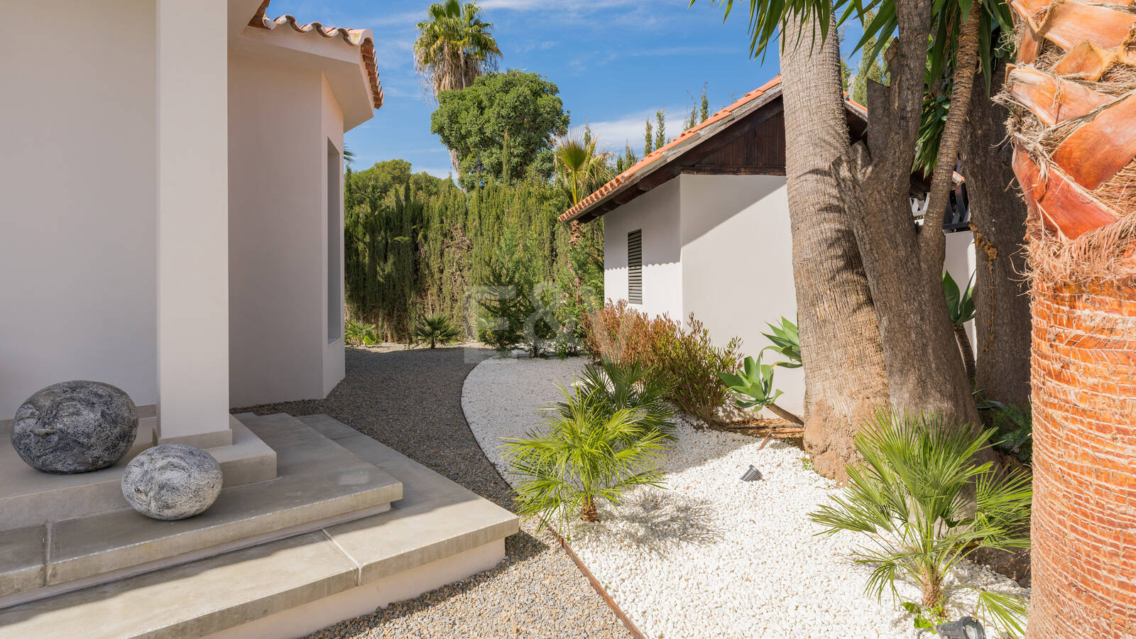 Stilvolle Villa in Nagüeles mit Meer- und Bergblick