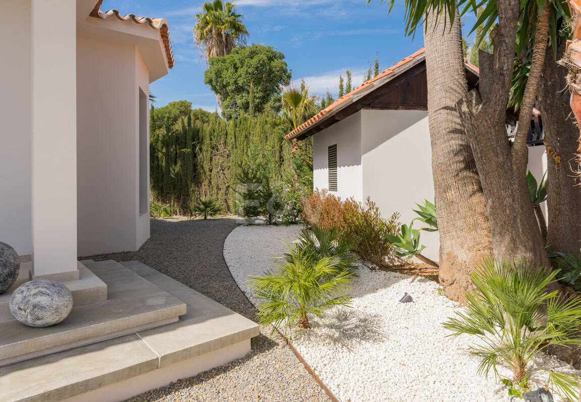 Stilvolle Villa in Nagüeles mit Meer- und Bergblick