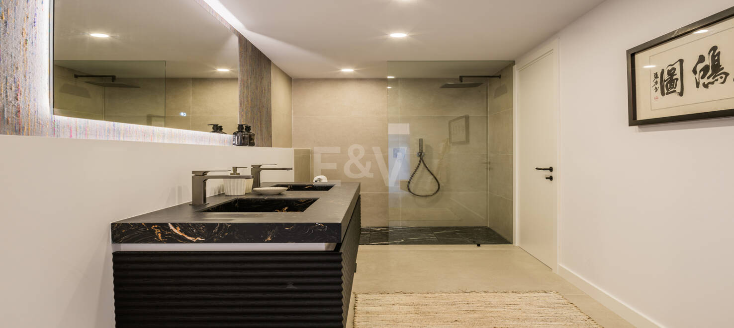 Stylowa willa w Nagüeles z widokiem na morze i góry