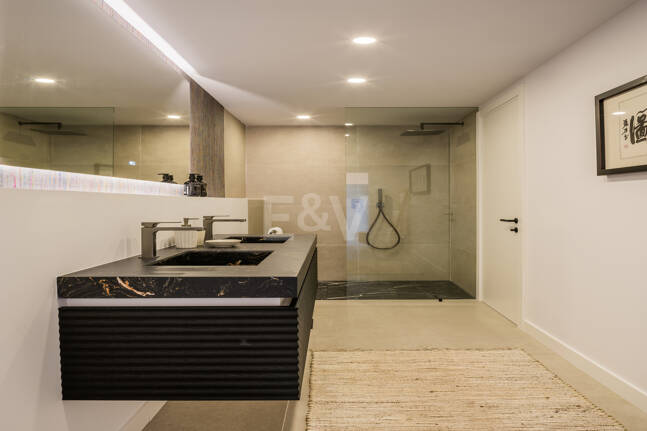 Stilvolle Villa in Nagüeles mit Meer- und Bergblick