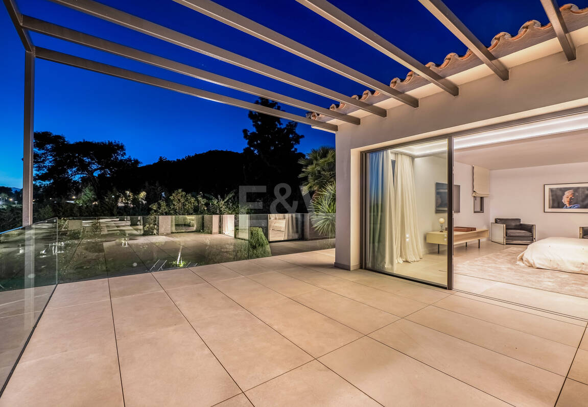 Elegante Villa en Nagüeles, con vistas al mar y la montaña