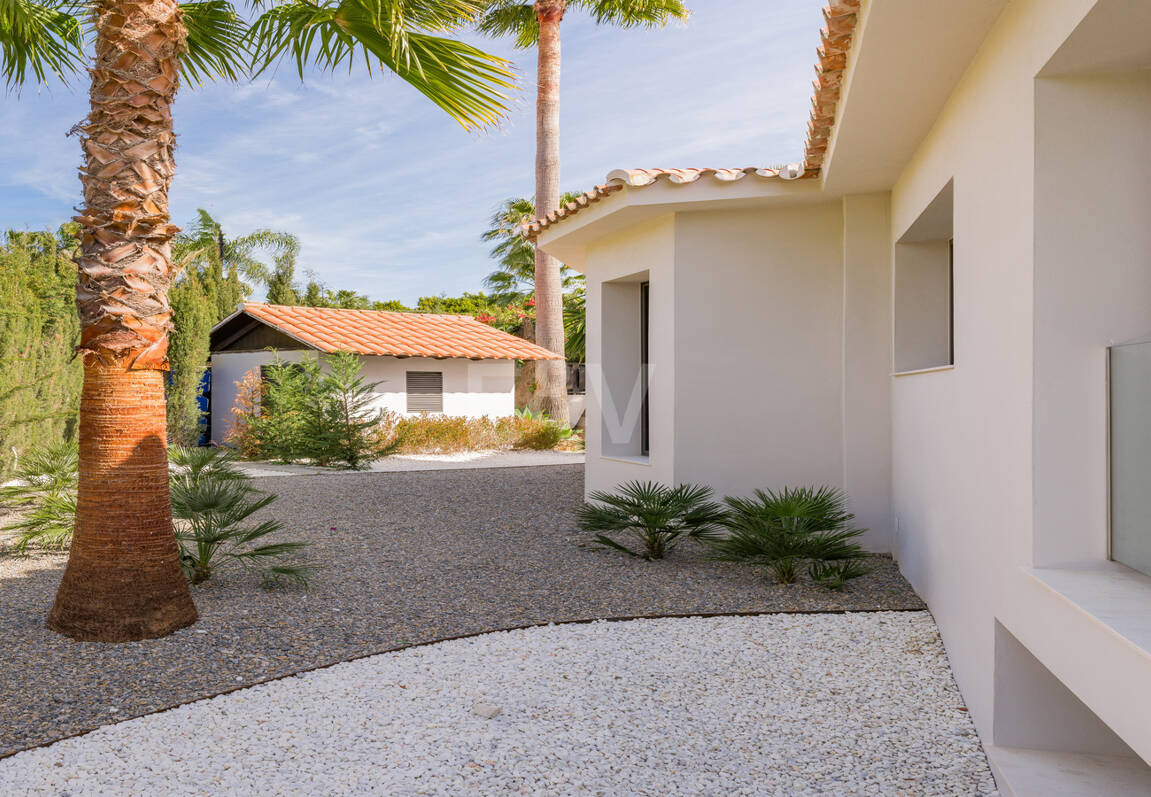 Stilvolle Villa in Nagüeles mit Meer- und Bergblick