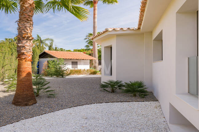 Stilvolle Villa in Nagüeles mit Meer- und Bergblick