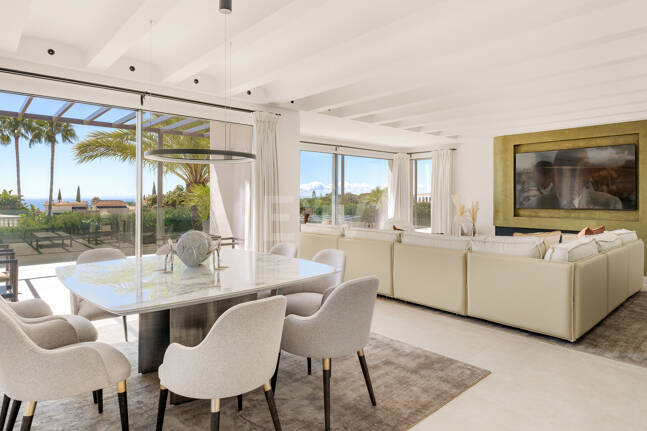 Stilvolle Villa in Nagüeles mit Meer- und Bergblick