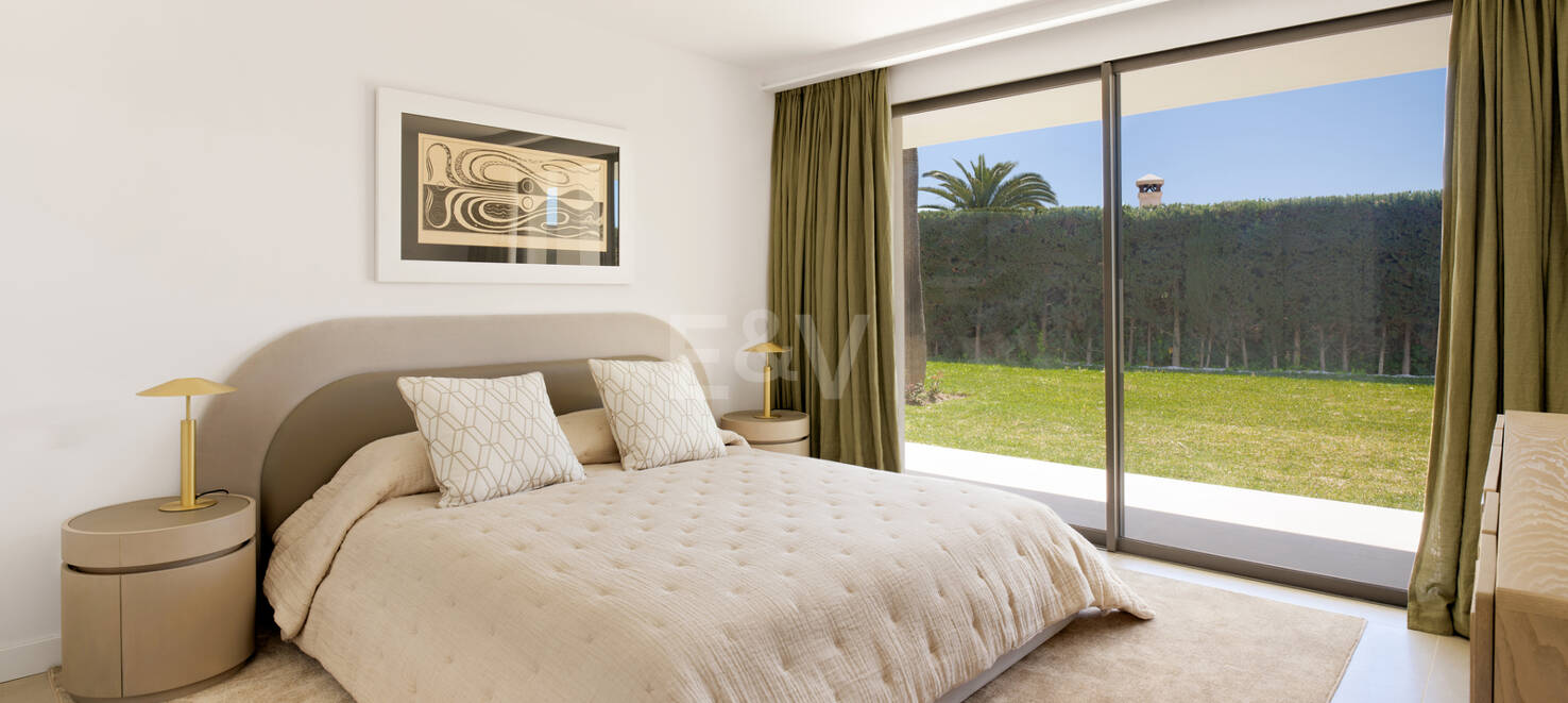 Stylowa willa w Nagüeles z widokiem na morze i góry