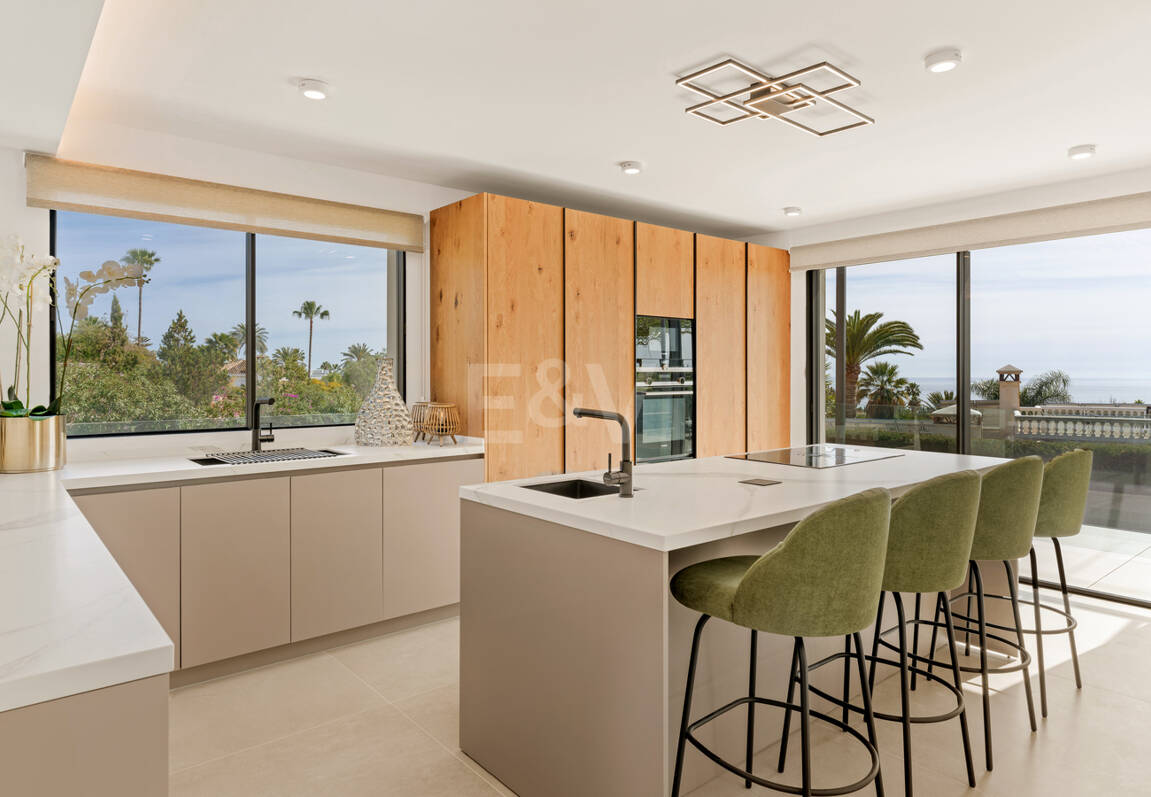 Stilvolle Villa in Nagüeles mit Meer- und Bergblick