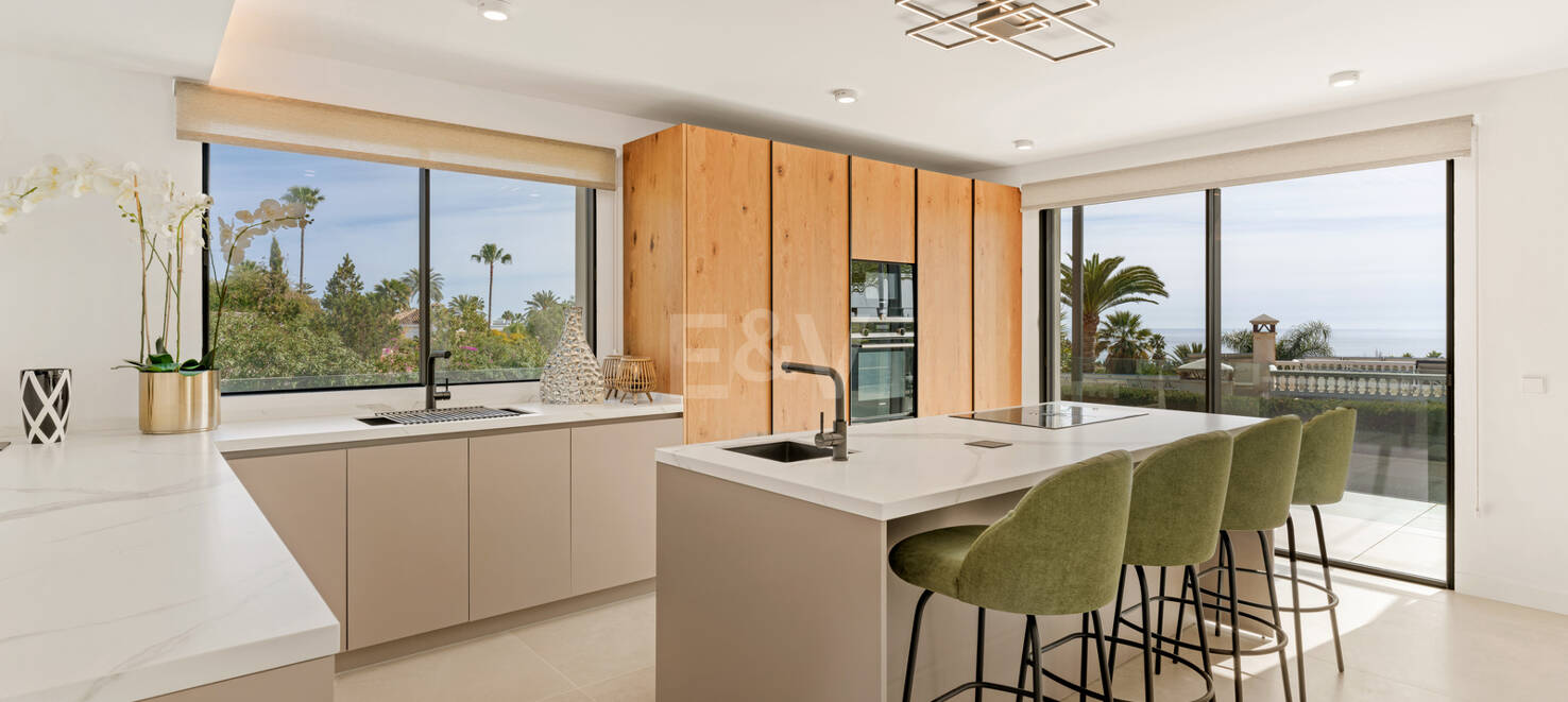 Stylowa willa w Nagüeles z widokiem na morze i góry