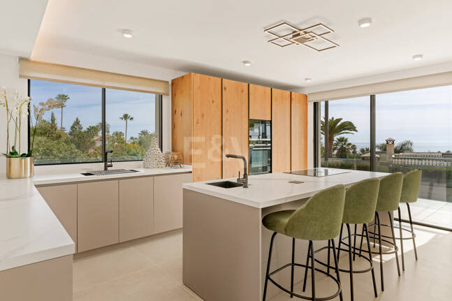 Stilvolle Villa in Nagüeles mit Meer- und Bergblick